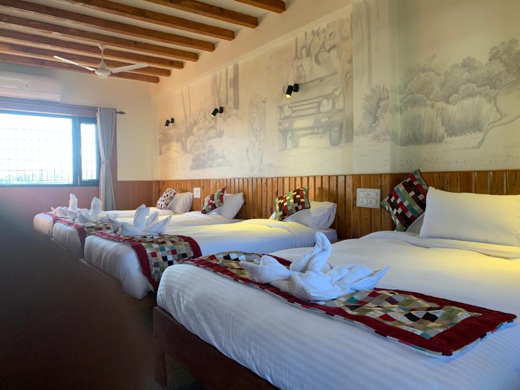 Babai Resort Pvt Ltd - Suite Familiale De Luxe