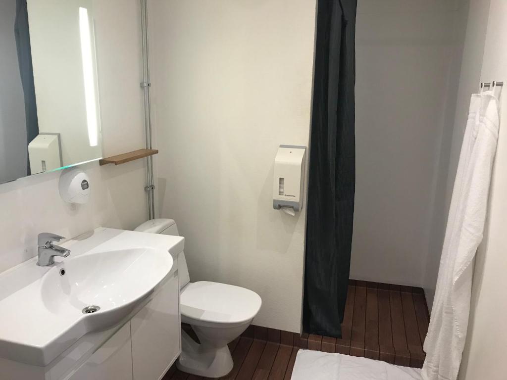 Koupelna v ubytování Port Hotel