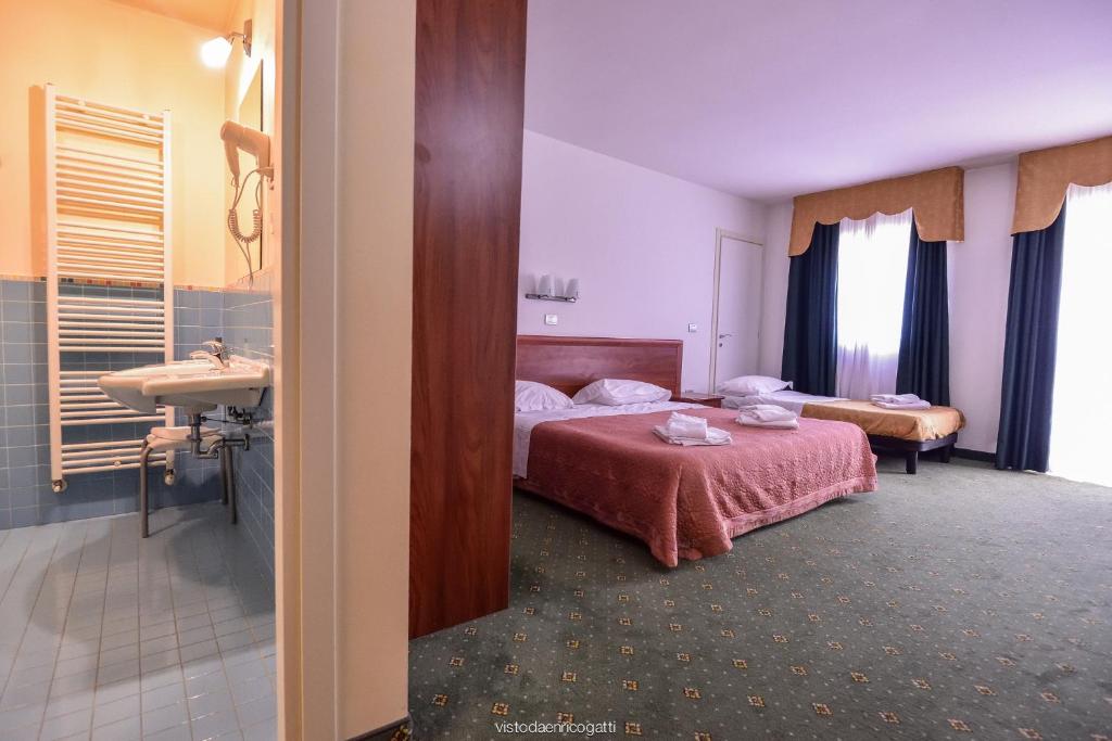 Postel nebo postele na pokoji v ubytování Standard Hotel Udine