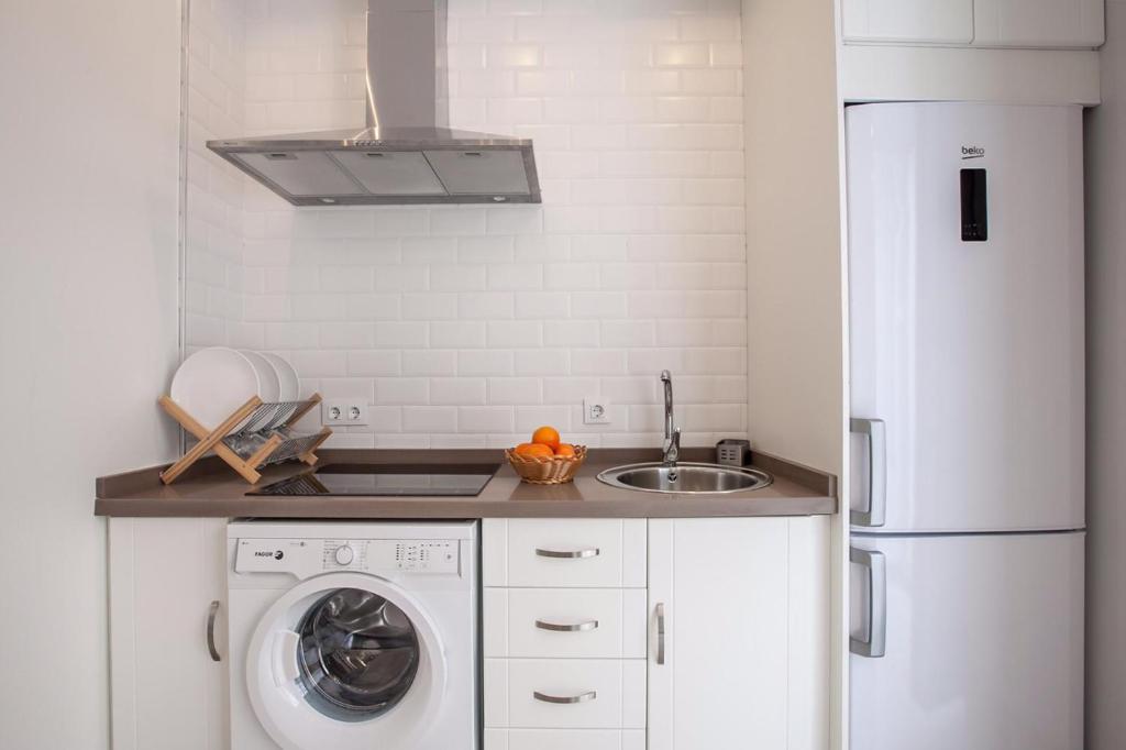 Kuchyň nebo kuchyňský kout v ubytování APARTAMENTO CASCO ANTIGUIO ↑ CALIDADES 4 PX 1 BR
