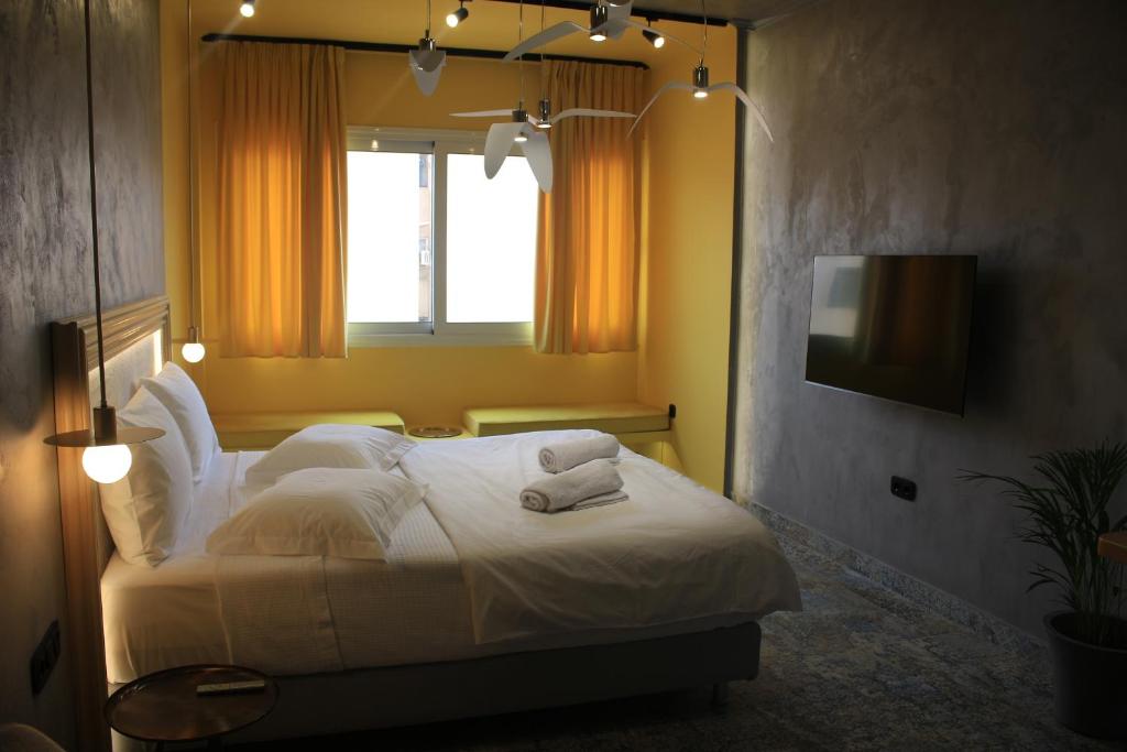 Postel nebo postele na pokoji v ubytování La mouette apartment,Plaka, Athens