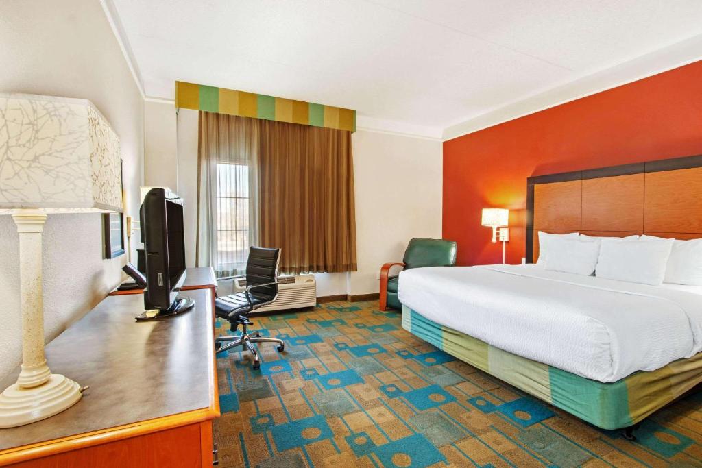 La Quinta by Wyndham Albuquerque West - 
