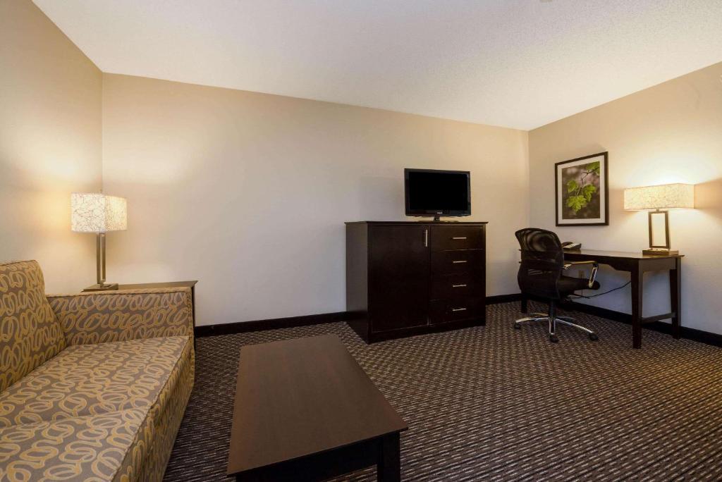 La Quinta by Wyndham Cleveland Macedonia photo