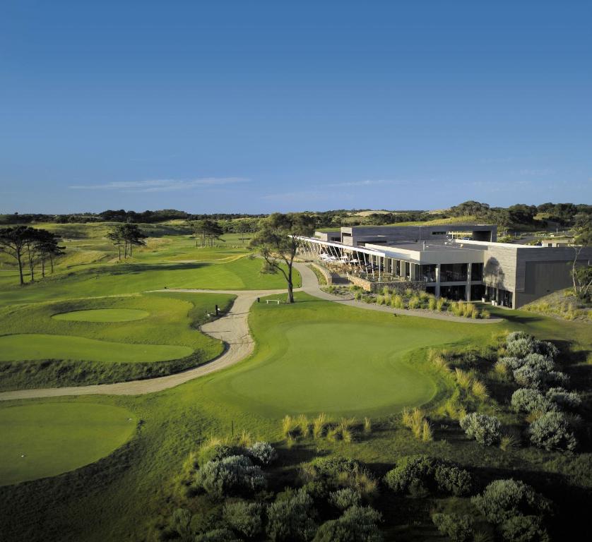 Golf v rezortu nebo okolí