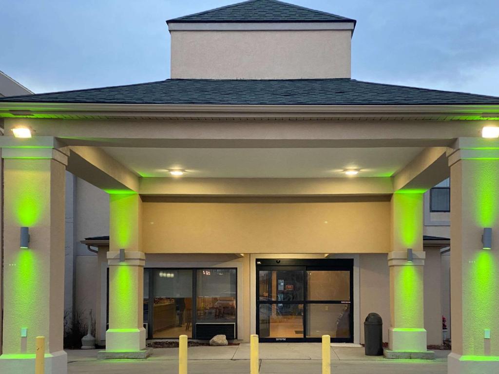 a building with green lights on the front of it at Quality Inn Michigan City South in Michigan City