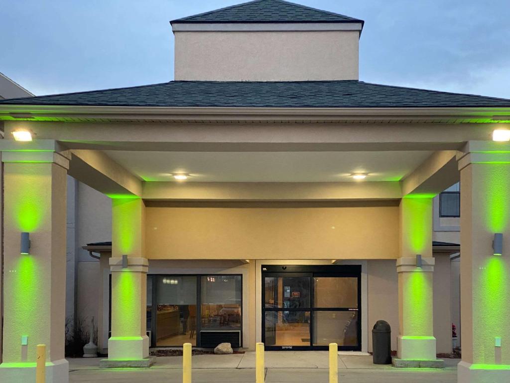 Gallery image of Quality Inn in Michigan City