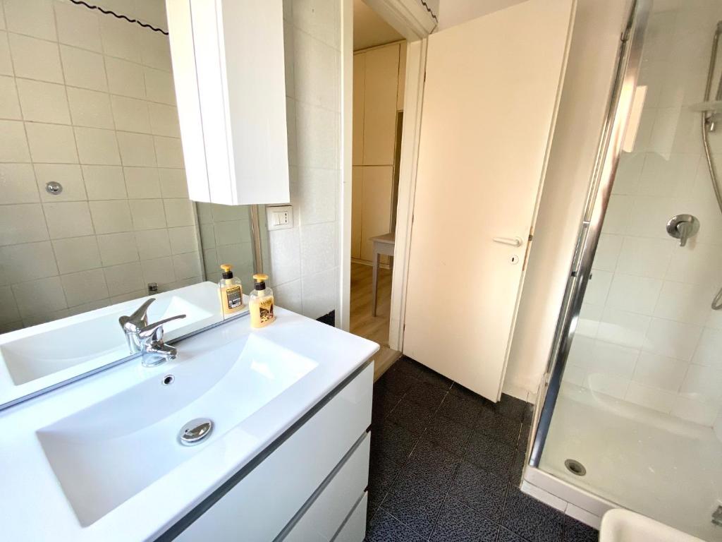 A bathroom at A Quattro Passi Da