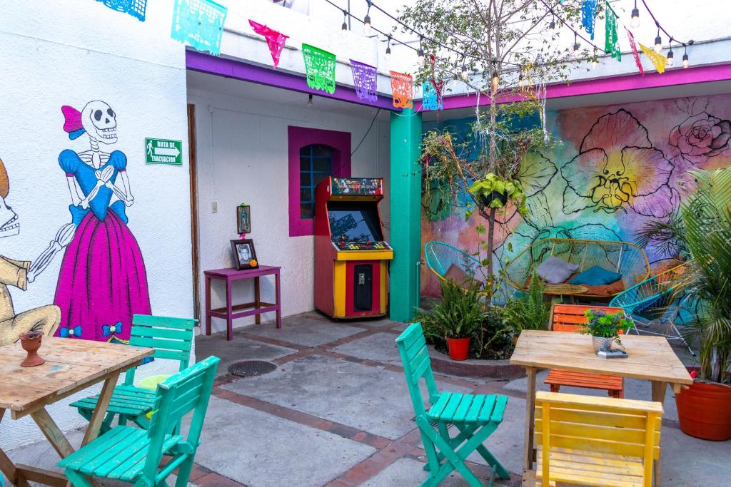 Večerní zábavní program pro hosty v ubytování Hostal Casa Colores Adults Only
