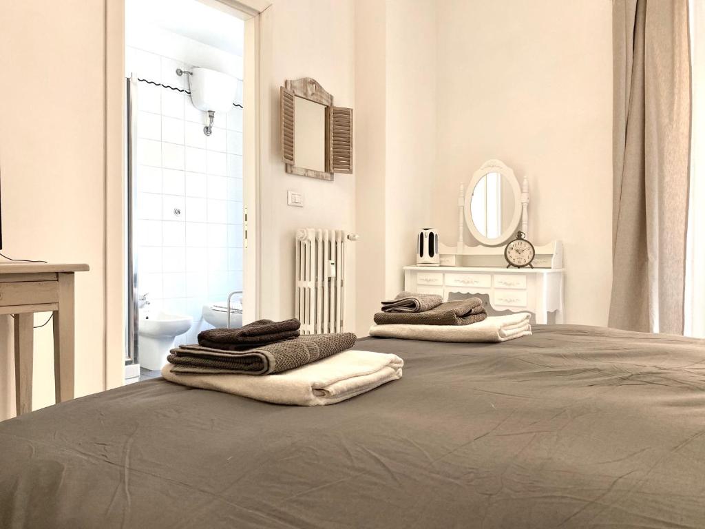 A bed or beds in a room at A Quattro Passi Da