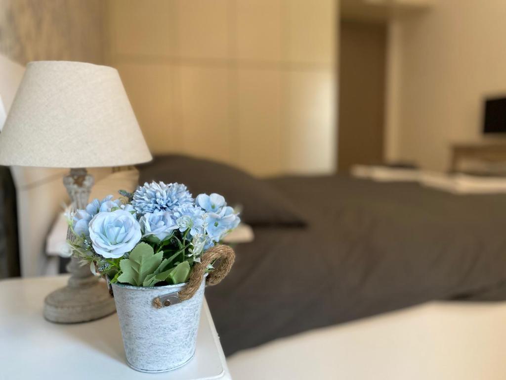 A bed or beds in a room at A Quattro Passi Da