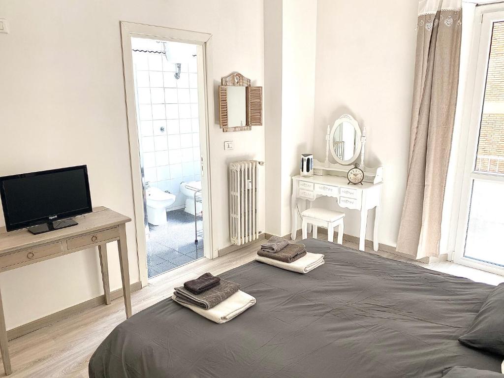 A bed or beds in a room at A Quattro Passi Da