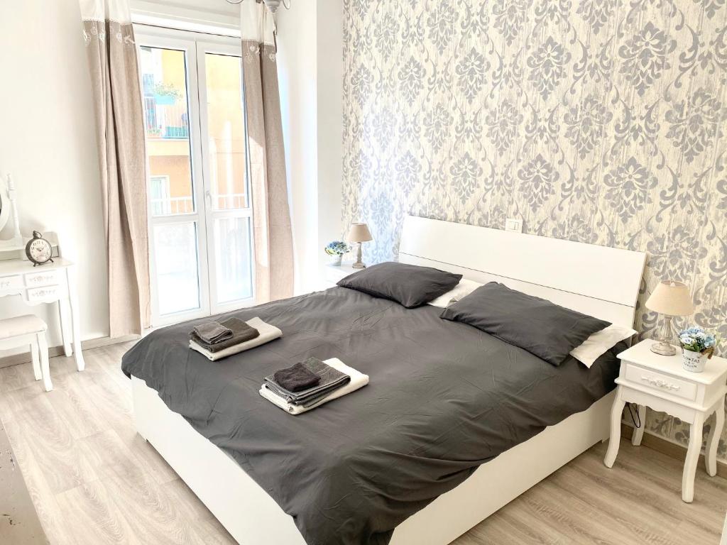 A bed or beds in a room at A Quattro Passi Da