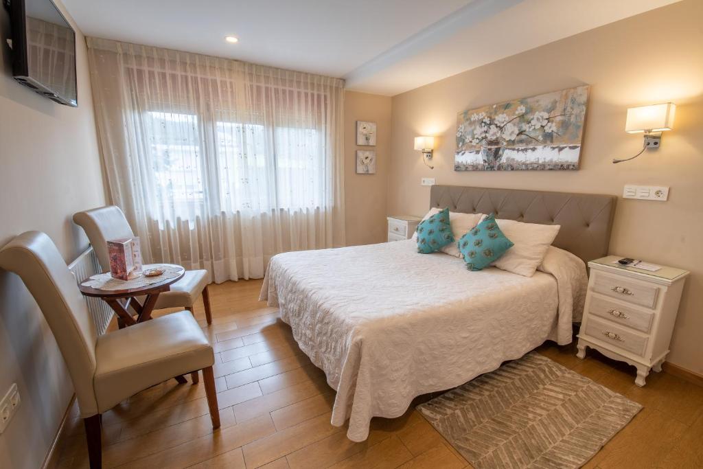 A bed or beds in a room at Hotel el Pinar