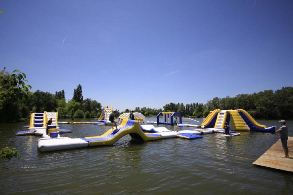 Aquapark v kempu nebo okolí