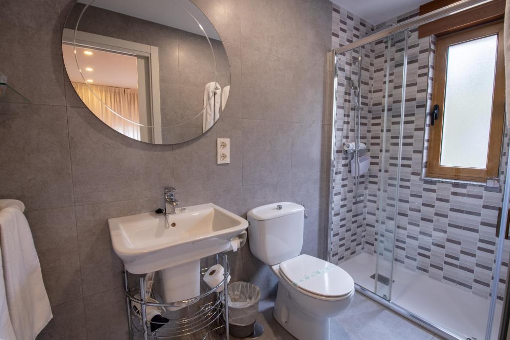 A bathroom at Hotel el Pinar