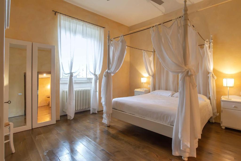 Postel nebo postele na pokoji v ubytování Villa Cassia di Baccano