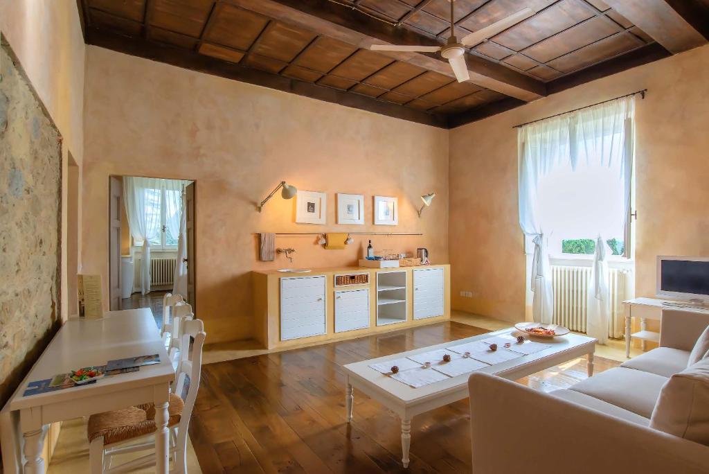 Kuchyň nebo kuchyňský kout v ubytování Villa Cassia di Baccano
