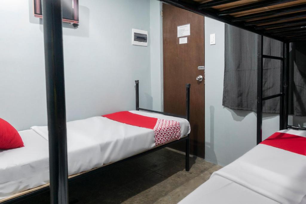 Postel nebo postele na pokoji v ubytování Abn Hostel