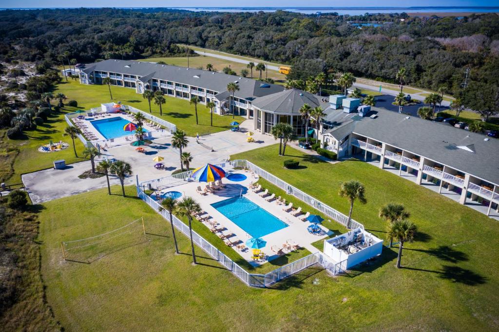 The swimming pool at or close to Days Inn & Suites by Wyndham Jekyll Island