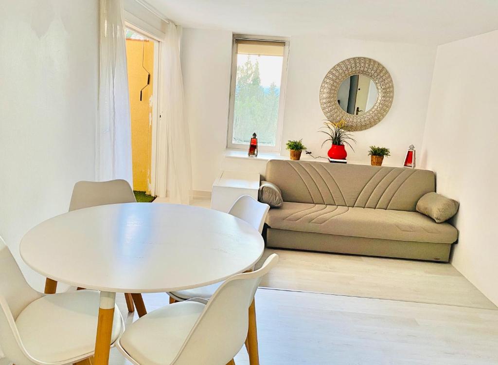 Panoramic Apartments Sitges - Apartment With Pool View