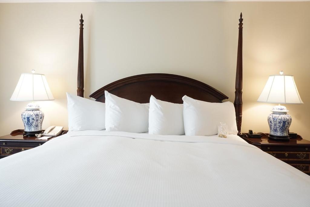 The Simsbury Inn - Superior King Room