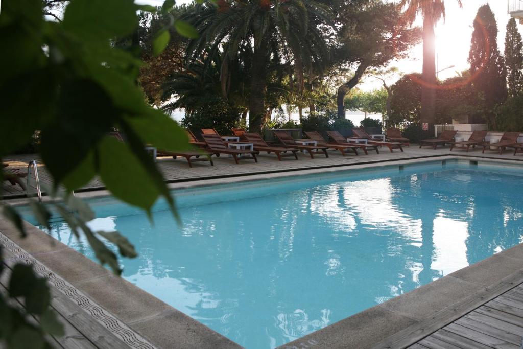 Bazén v ubytování Hotel Trias nebo v jeho okolí