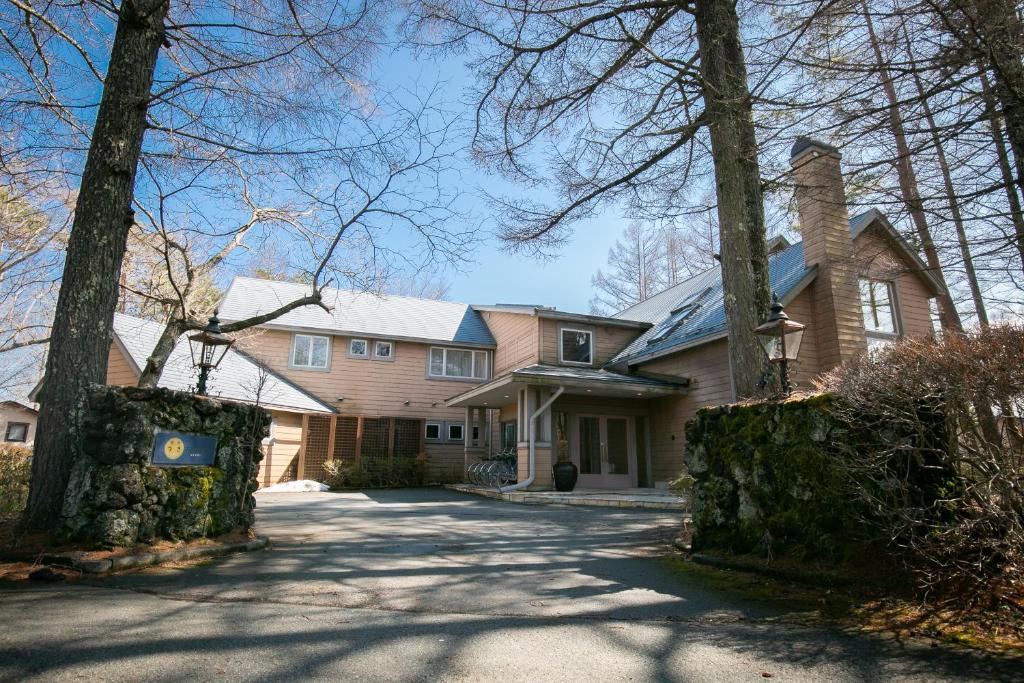 a house with a driveway in front of it at Ryosha Tsukiakari in Yamanakako