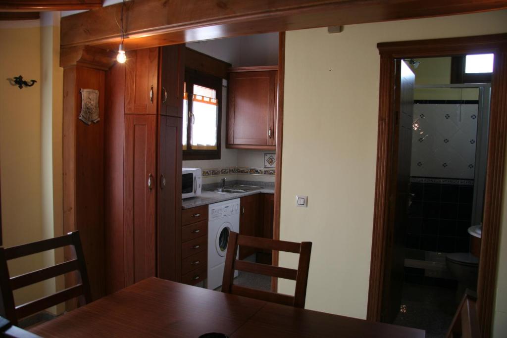 A kitchen or kitchenette at Apartamentos La Iglesia