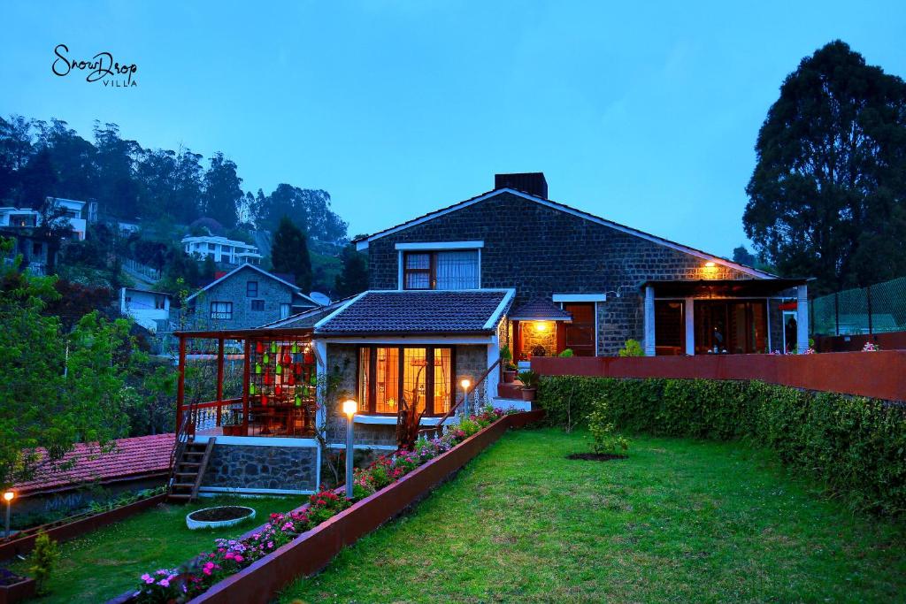 Aed väljaspool majutusasutust snow drop villa