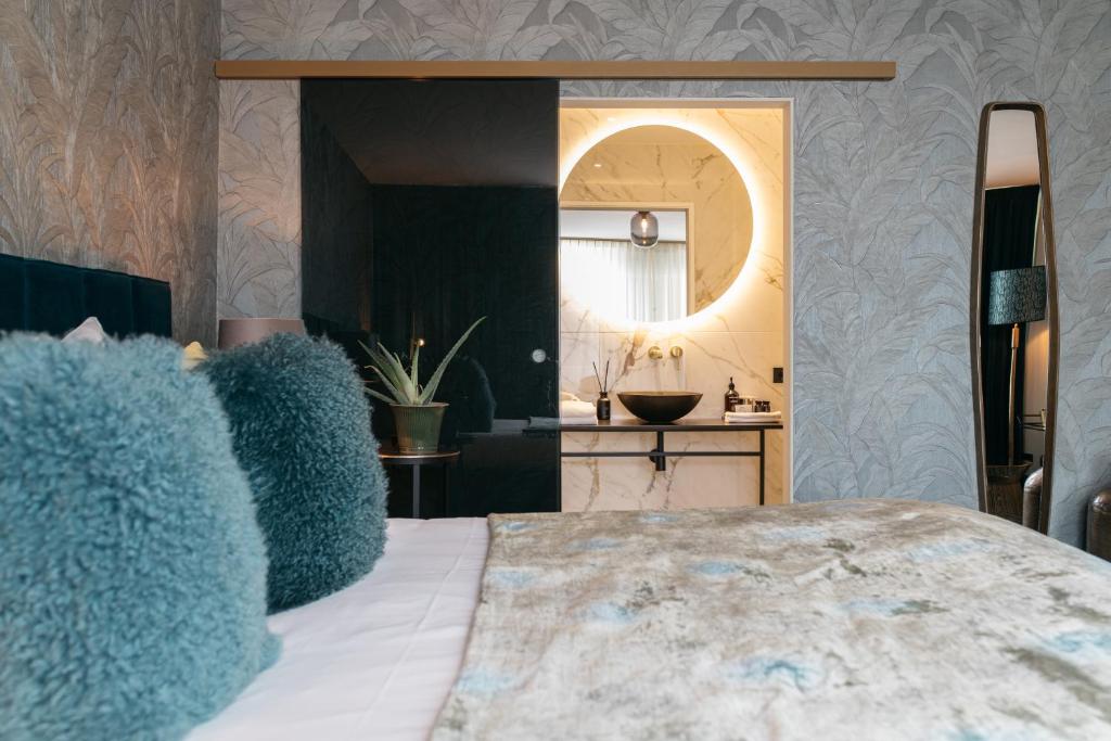 Postel nebo postele na pokoji v ubytování Hotel Britannique
