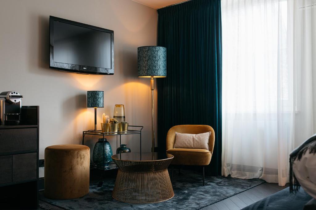 TV a/nebo společenská místnost v ubytování Hotel Britannique