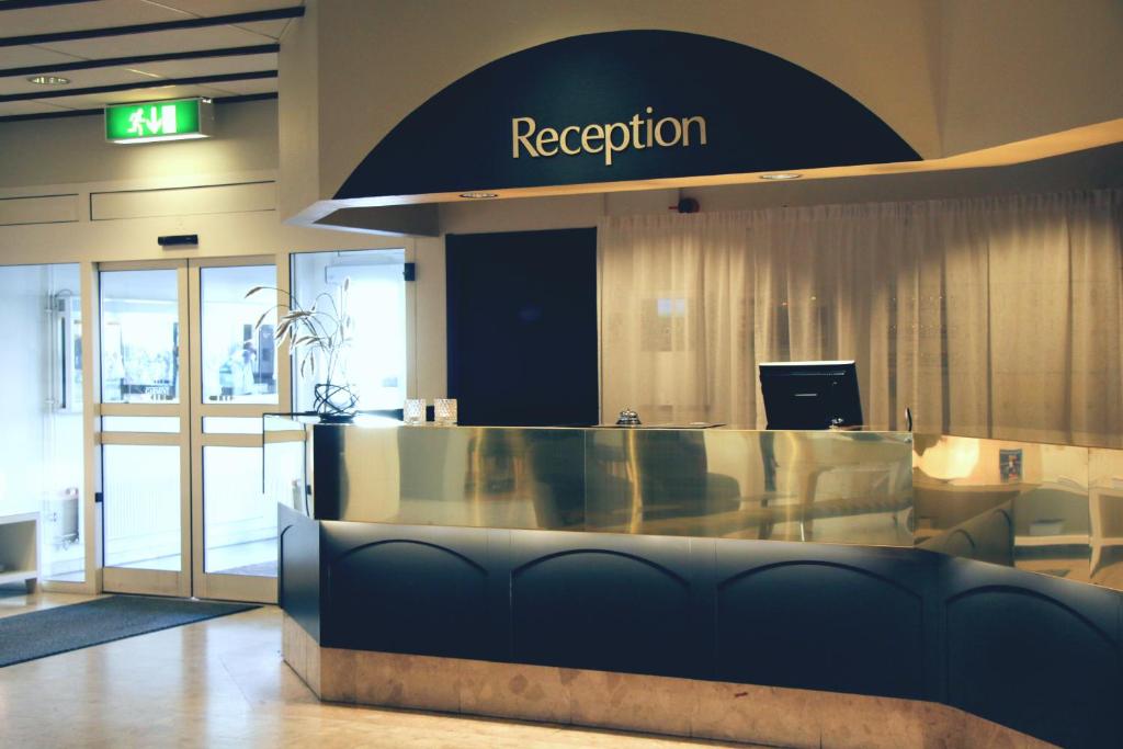Ο χώρος του λόμπι ή της ρεσεψιόν στο Hotel Carlshamn