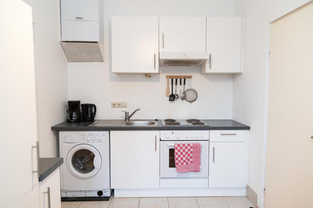 Kuchyňa alebo kuchynka v ubytovaní Cozy & quiet Apartment close to Hauptbahnhof Graz