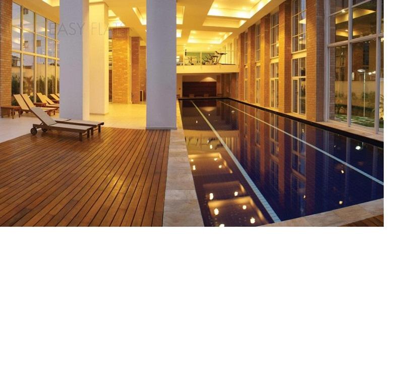  NYC Complex Residence