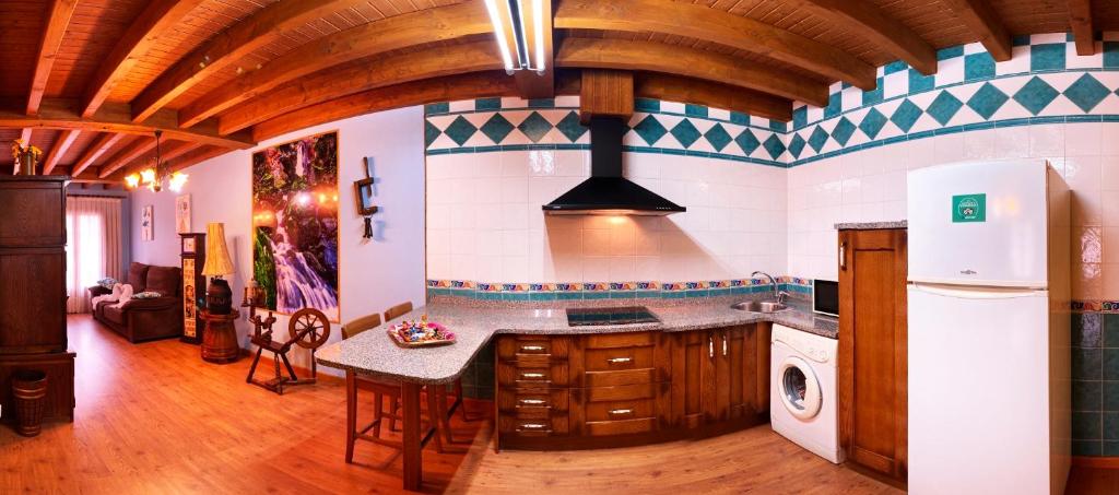 Kuchyň nebo kuchyňský kout v ubytování Casa Rural Del Valle Obeso