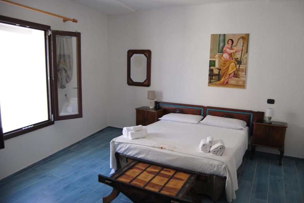 A bed or beds in a room at B & B Palazzo Maestro & Corte Maestro rooms