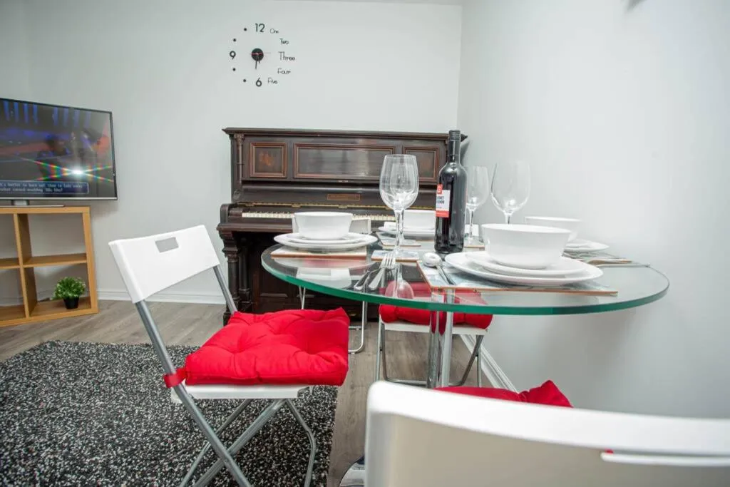 Springlane suite, College Corner, United Kingdom