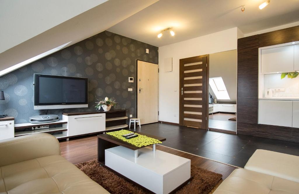 Televízia a/alebo spoločenská miestnosť v ubytovaní Prestige Apartamenty Stara Polana & SPA2