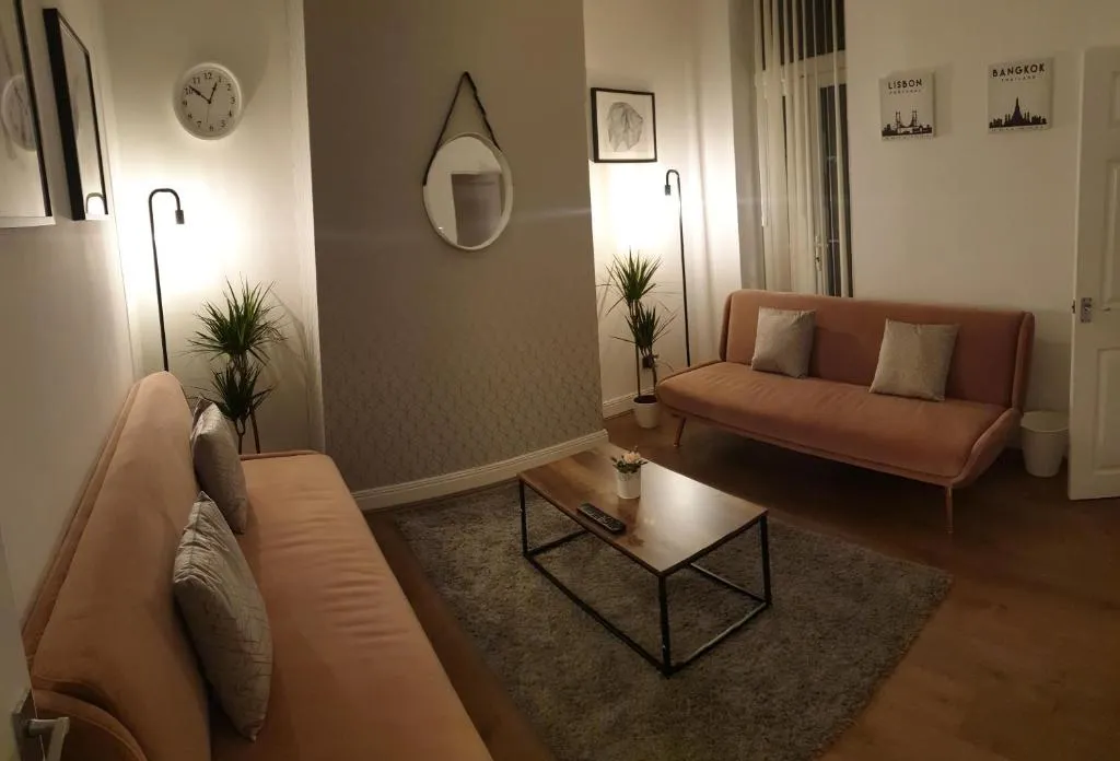 6 bed sleeps 10, walk 2 LFC & EFC, Parking,10 mins 2 City, Bayberry (NY), United Kingdom