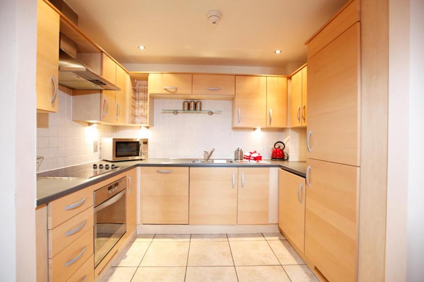 Kuchyň nebo kuchyňský kout v ubytování Coventry Home