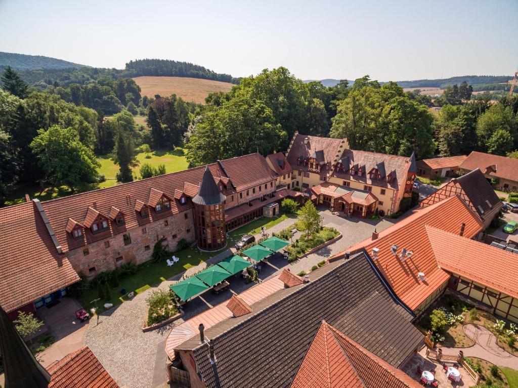 an overhead view of a large building with a courtyard at Schlosshotel Weyberhöfe in Hösbach