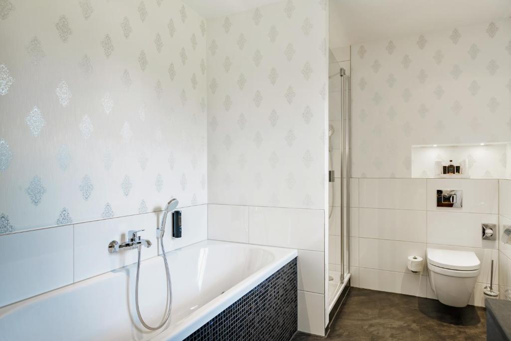 Schlosshotel Weyberhöfe - Suite Júnior