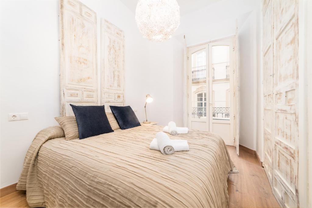 Postel nebo postele na pokoji v ubytování Suite Homes Uncibay Square