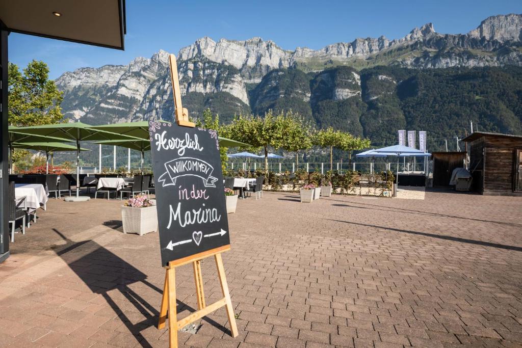 Nespecifikovaný výhled na hory nebo výhled na hory při pohledu z hotelu