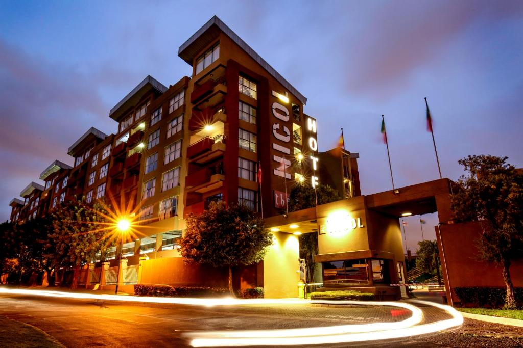 El edificio en el que está el apartahotel