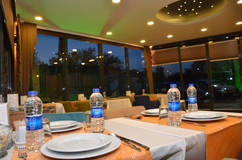 A seating area at Otel Grand Lark İstanbul