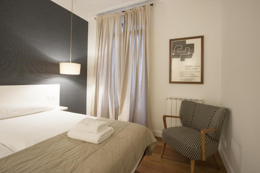 Postel nebo postele na pokoji v ubytování Bare by Oldtown SS Apartments