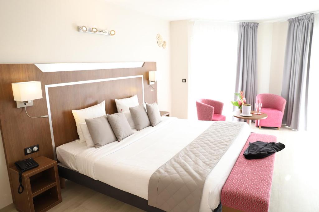 Postel nebo postele na pokoji v ubytování Hôtel Saint-Georges