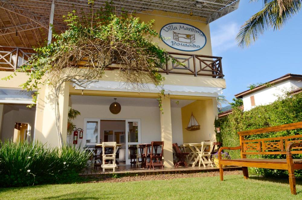 Um jardim em Pousada Villa Maritima