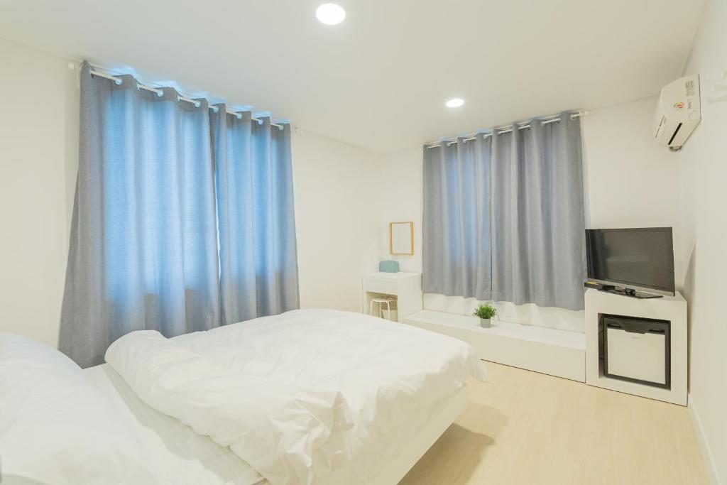 Postel nebo postele na pokoji v ubytování James Blue Hostel